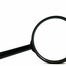 Lupe vor weißem Hintergrund