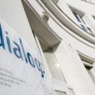 Türschild mit Logo des Verein Dialog