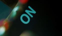 Schriftzug on vor dunklem Hintergrund