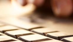 Quelle: photocase.com | ig3l http://pcs01.photocase.com/6/6l8u2id7/x2vek8fy/photocasex2vek8fy1.jpg Computertastatur in Nahaufnahme