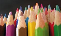 Quelle: fotolia.com | Buntstifte | Alice Berger http://de.fotolia.com/ Verschiedene Buntstifte
